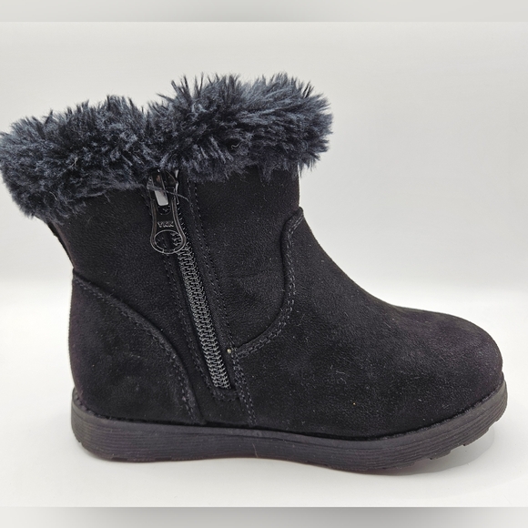 Cat & Jack, black, faux-fur lined, zip-up boots. Size 9 - Picture 6 of 10
